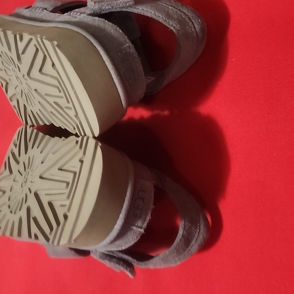 UGG Gray Goldenstar Strap sandals - Picture 8 of 9